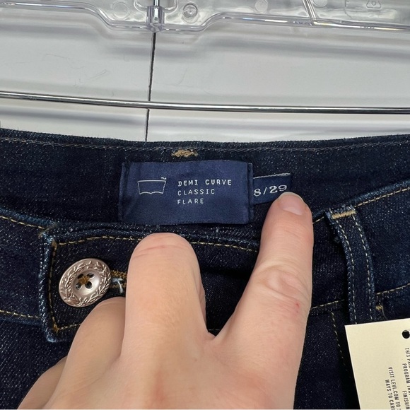 NWT Levi’s Demi Curve Classic Flare Dark Wash Denim Jeans Size 8 - Picture 7 of 13
